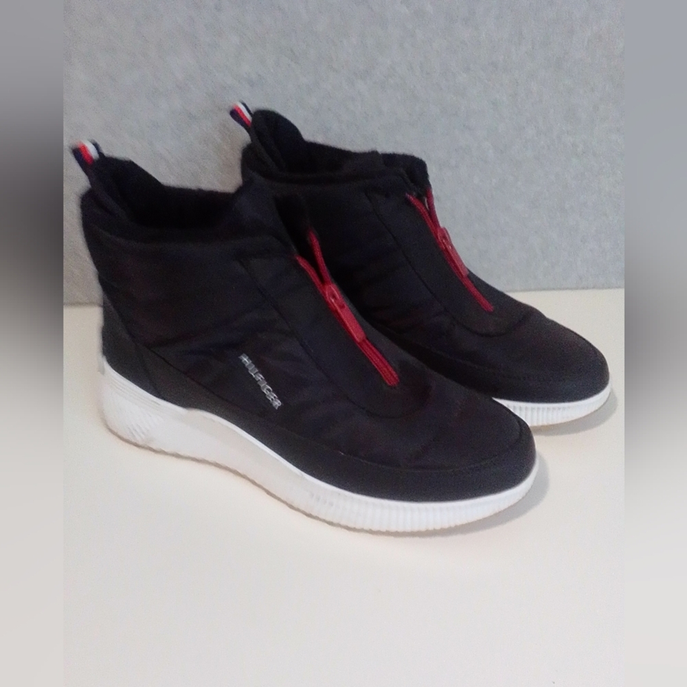 Boots By Tommy Hilfiger Jipsun Women's Black Ankle Winter Boots, Size 9M